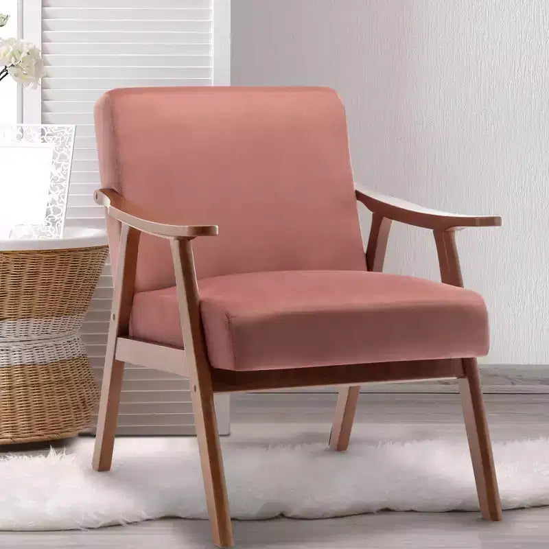 Poltroncina con schienale a orecchioni e gambe in legno massello