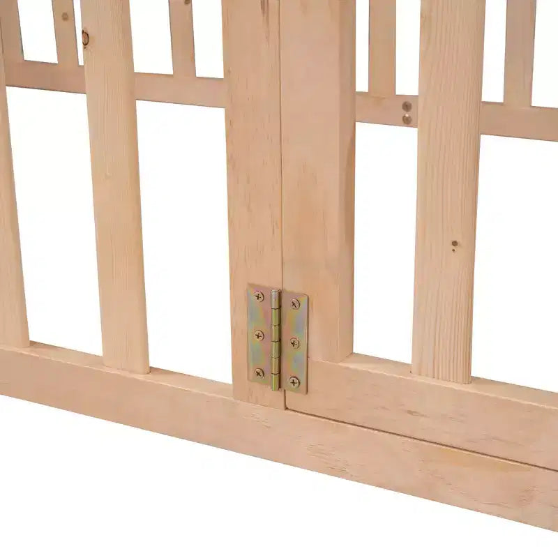 Struttura letto a terra singola in legno con recinzione e porta