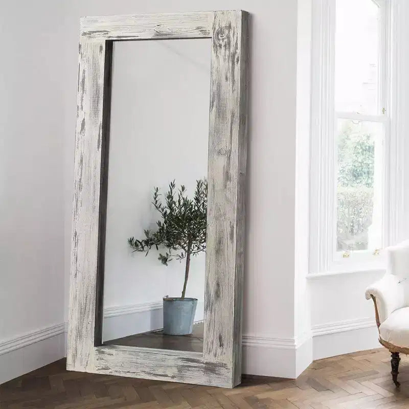 Specchio da parete a figura intera 31" L x 71" A con cornice in legno, bianco anticato