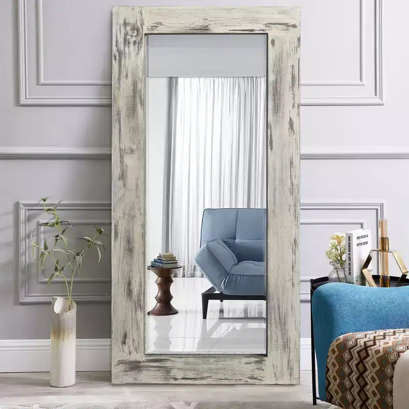 Specchio da parete a figura intera 31" L x 71" A con cornice in legno, bianco anticato