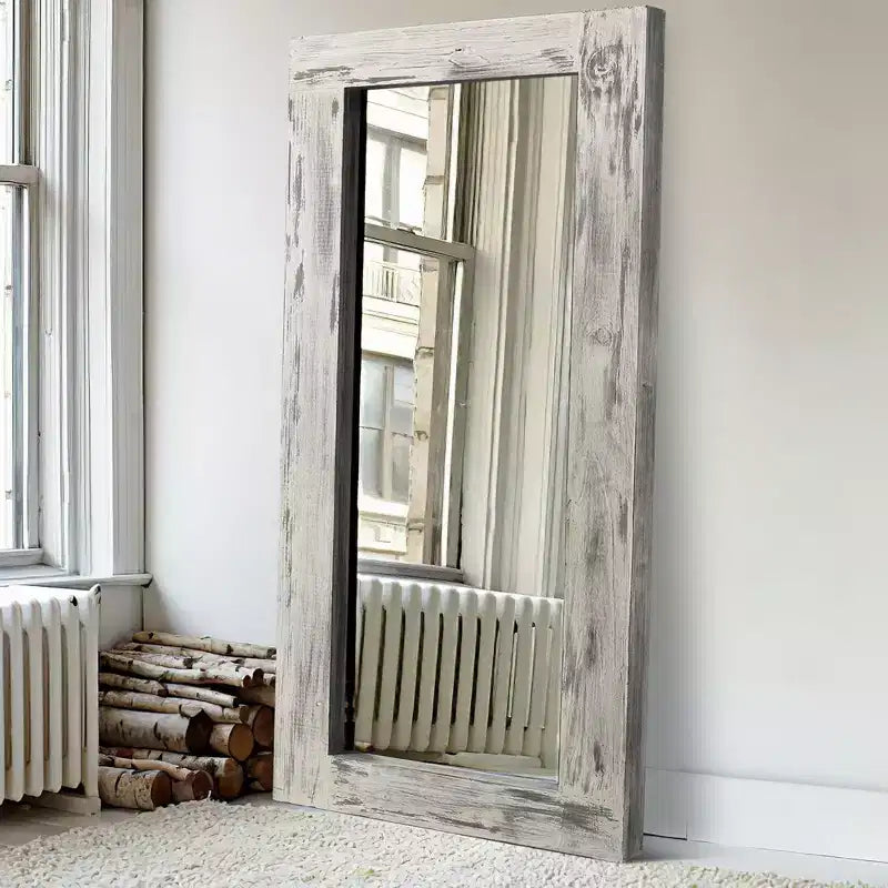 Specchio da parete a figura intera 31" L x 71" A con cornice in legno, bianco anticato