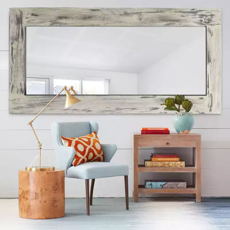 Specchio da parete a figura intera 31" L x 71" A con cornice in legno, bianco anticato