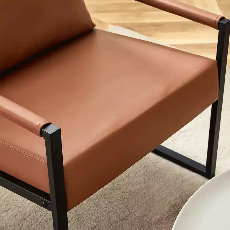 Poltroncina d'accento in pelle sintetica con struttura in metallo