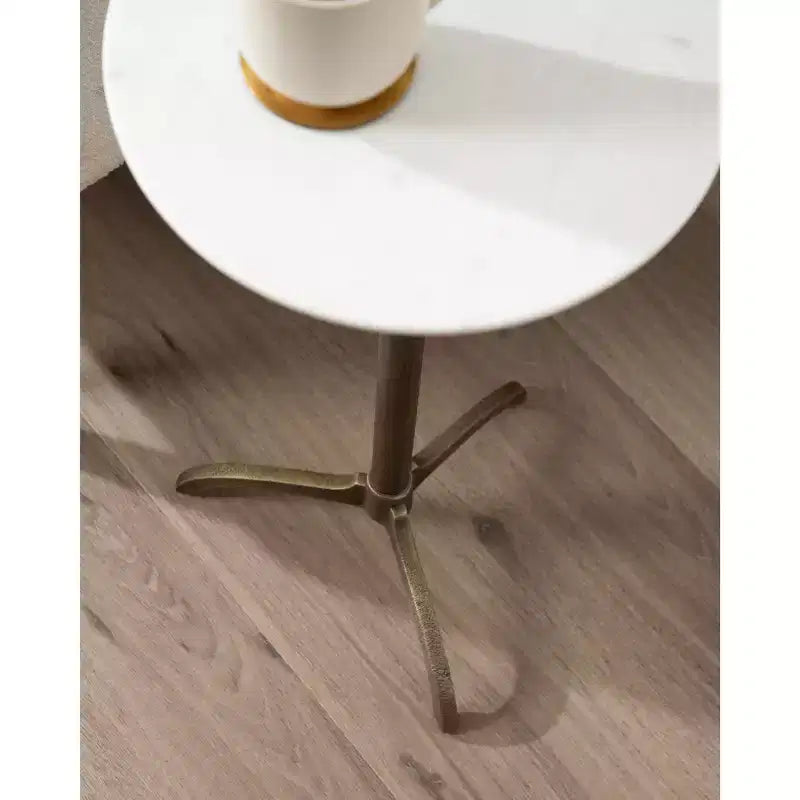 Tavolino rotondo con ripiano in marmo e base treppiede dorata
