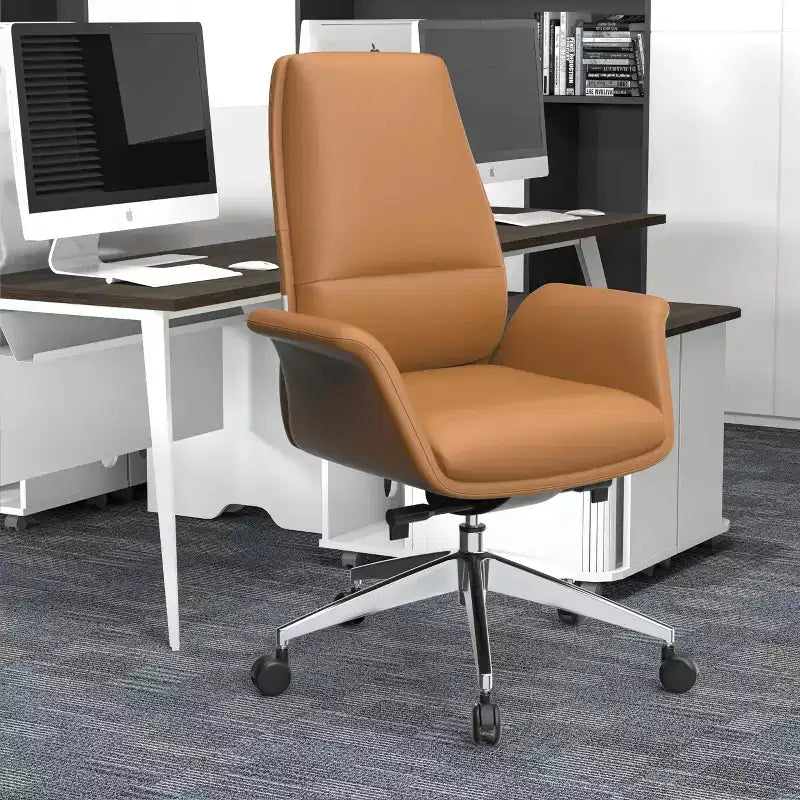 Sedia da ufficio ergonomica con telaio in alluminio e seduta in similpelle