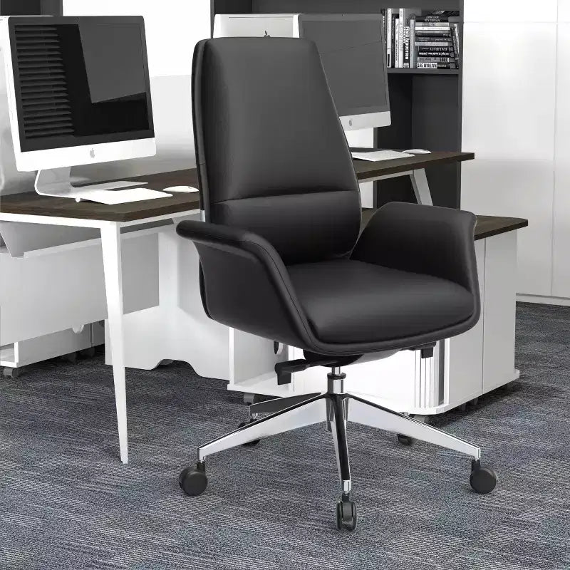 Sedia da ufficio ergonomica con telaio in alluminio e seduta in similpelle